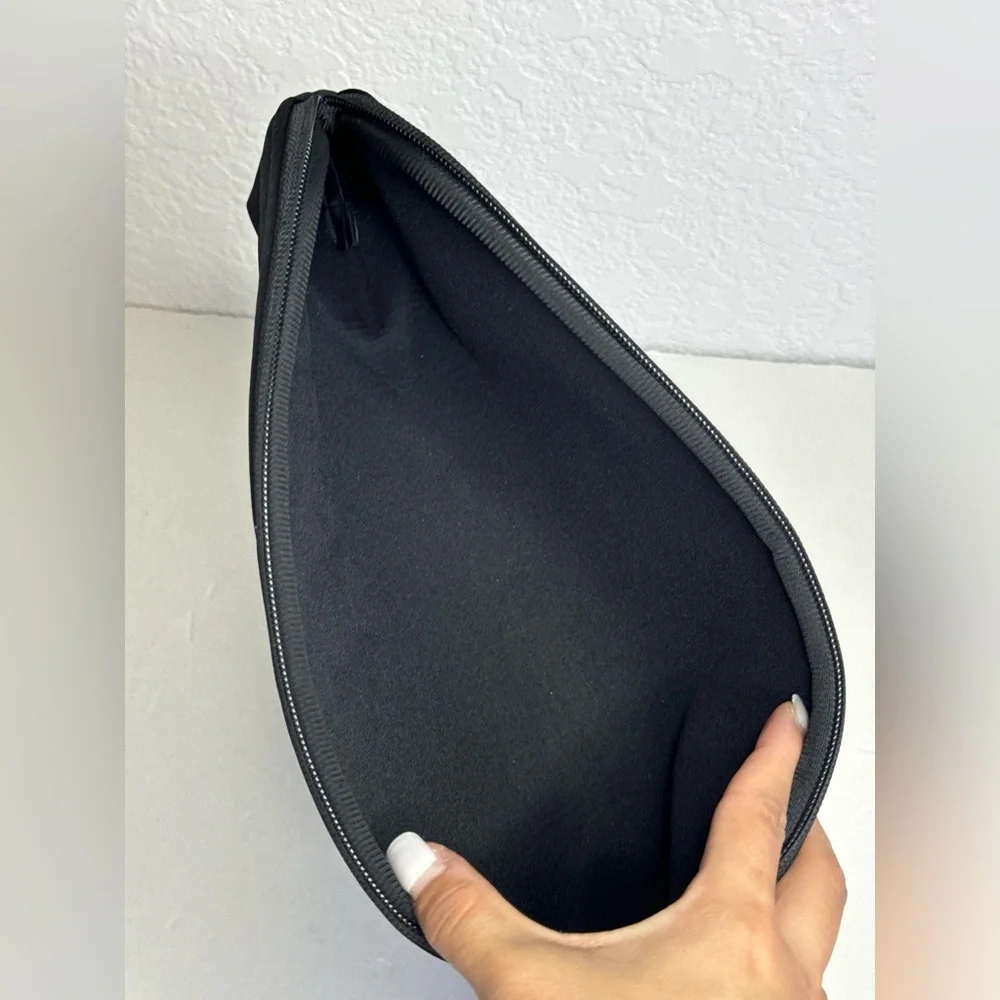 NWT SKIMS Neoprene Soot Pouch